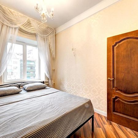 קייב Apartments With 3 Rooms Near Palace Ukraine מראה חיצוני תמונה