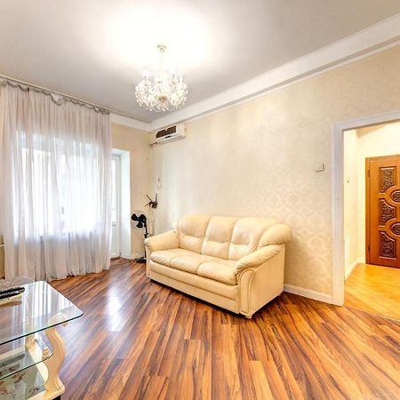קייב Apartments With 3 Rooms Near Palace Ukraine מראה חיצוני תמונה