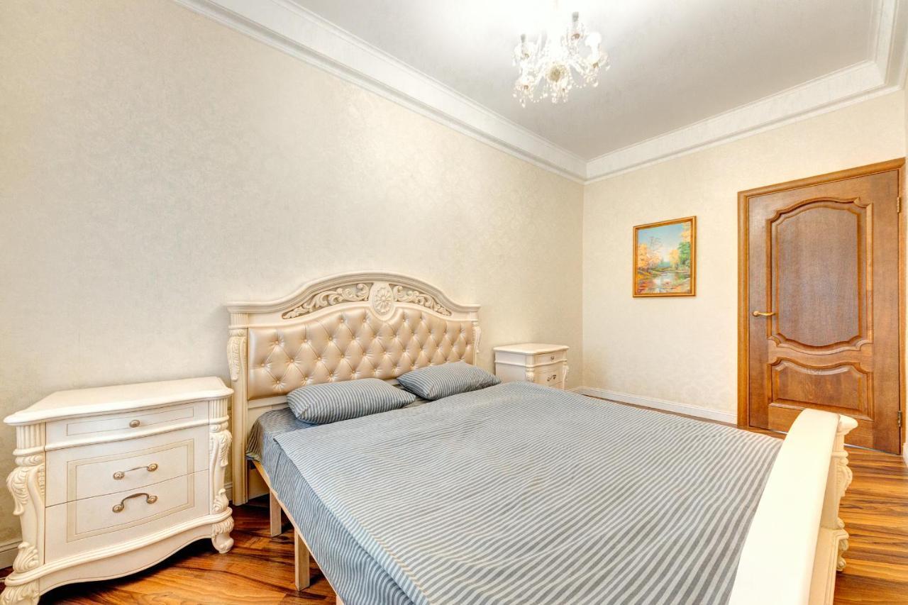 קייב Apartments With 3 Rooms Near Palace Ukraine מראה חיצוני תמונה