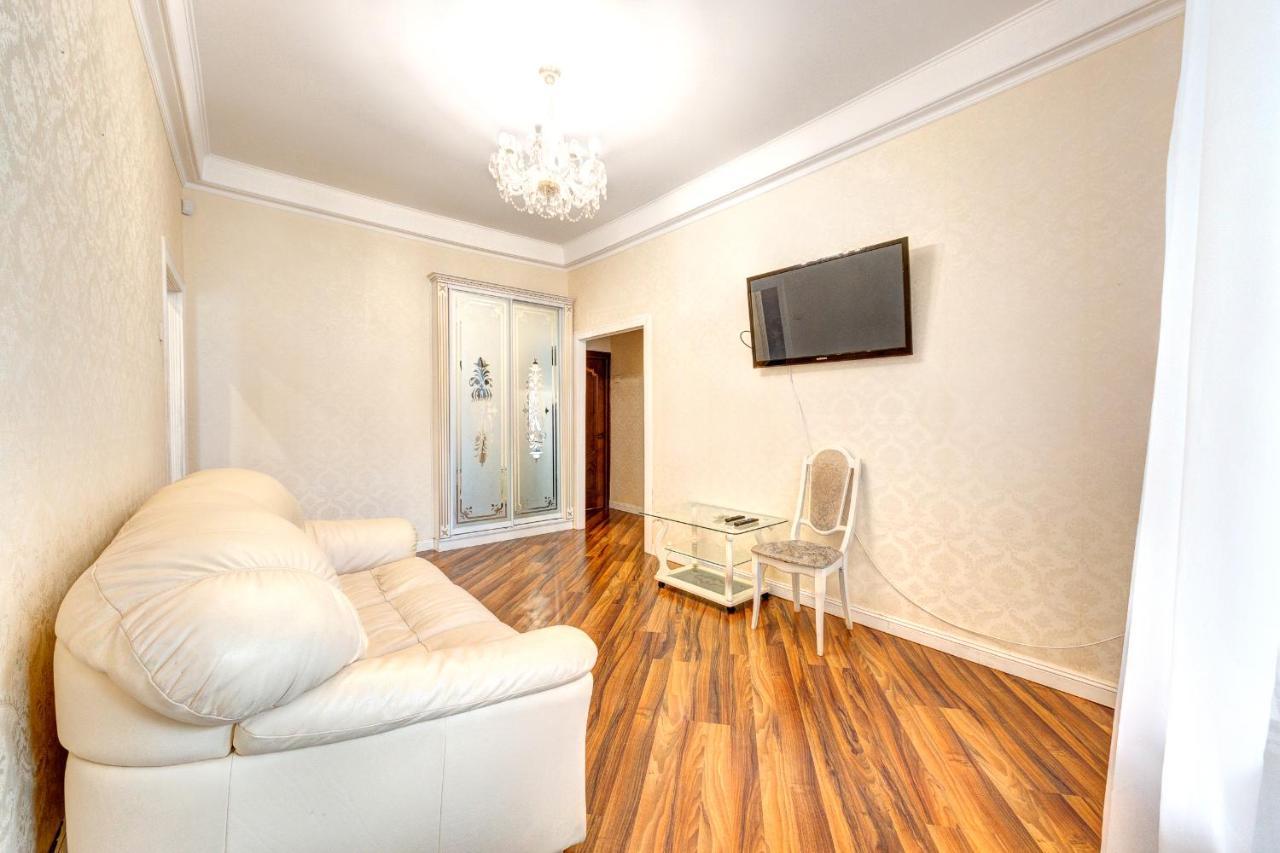 קייב Apartments With 3 Rooms Near Palace Ukraine מראה חיצוני תמונה