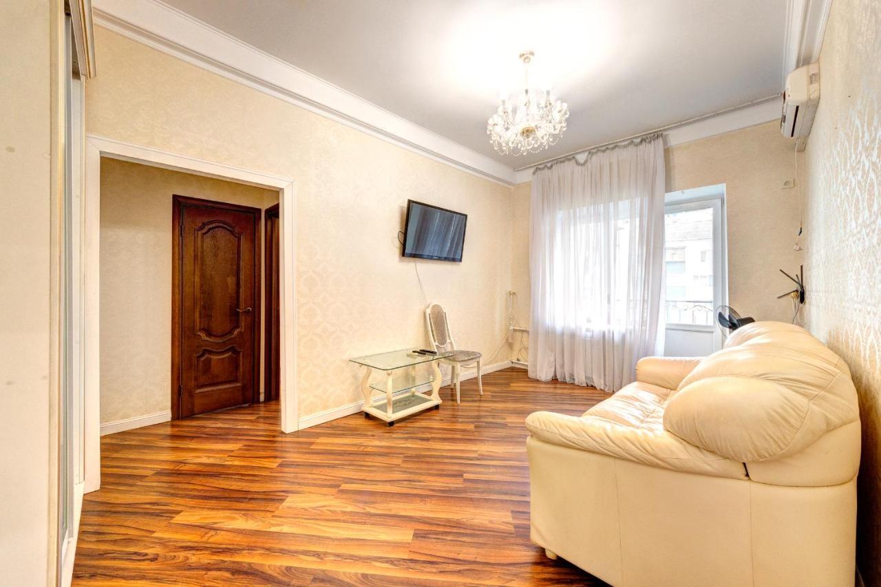 קייב Apartments With 3 Rooms Near Palace Ukraine מראה חיצוני תמונה