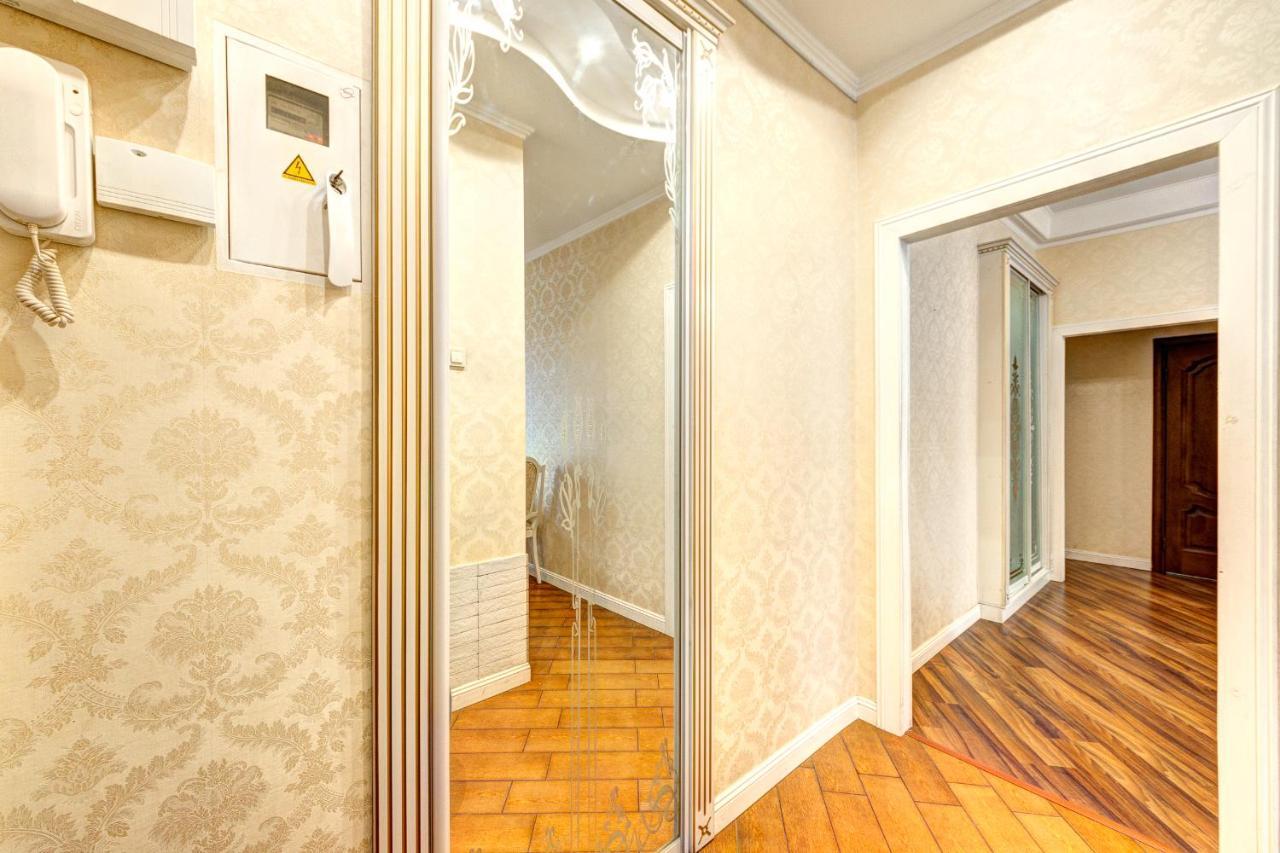 קייב Apartments With 3 Rooms Near Palace Ukraine מראה חיצוני תמונה