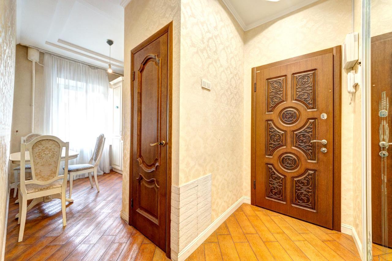 קייב Apartments With 3 Rooms Near Palace Ukraine מראה חיצוני תמונה